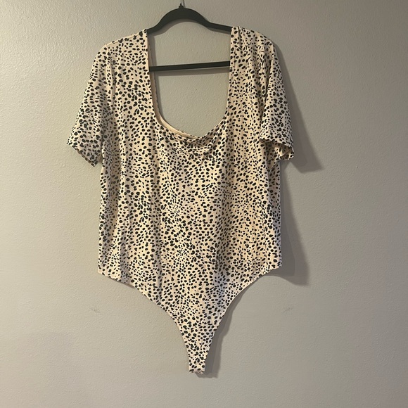 Cream and Black Fitted Bodysuit - Picture 3 of 5